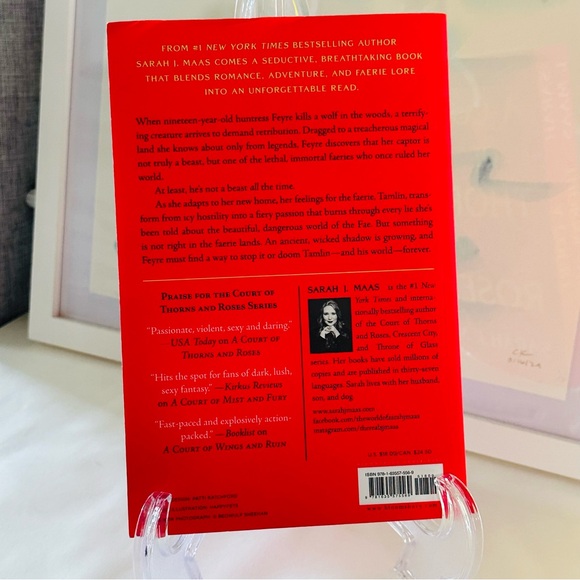 A Court of Thornes and Roses Sarah J Maas Paperback Book - Picture 2 of 3